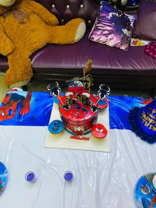 Superhero Spiderman Cityscape Birthday Cake customer review 2