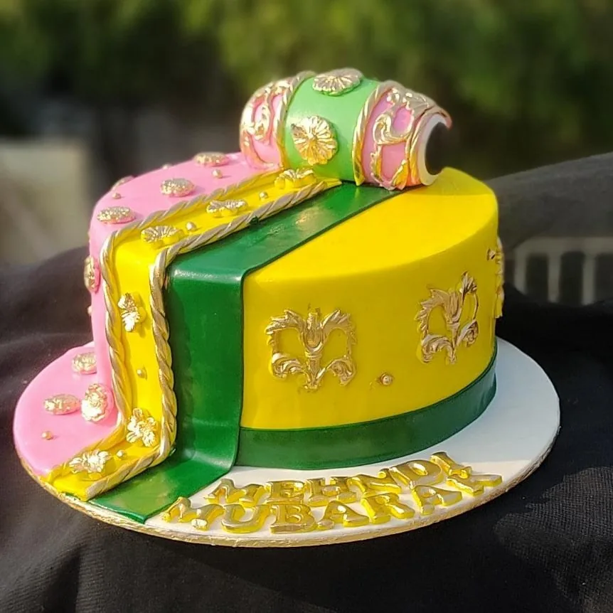 Freshly baked cake prepared for Lahore online delivery